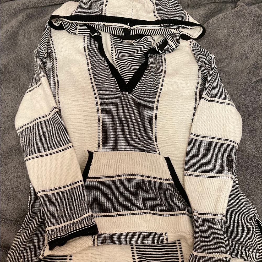 Black and white stripe pullover